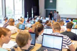 Estudiantes en una clase