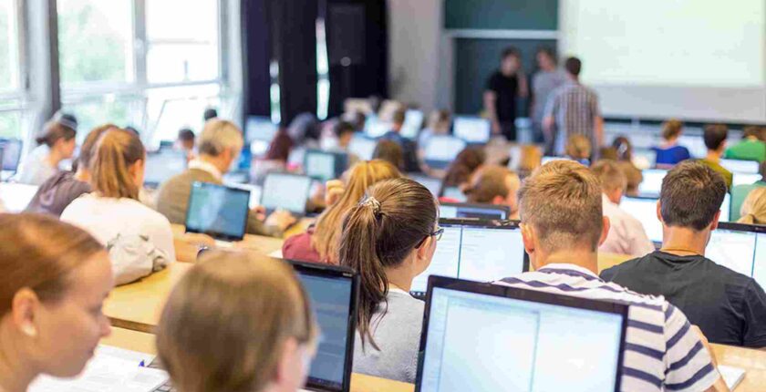 Estudiantes en una clase